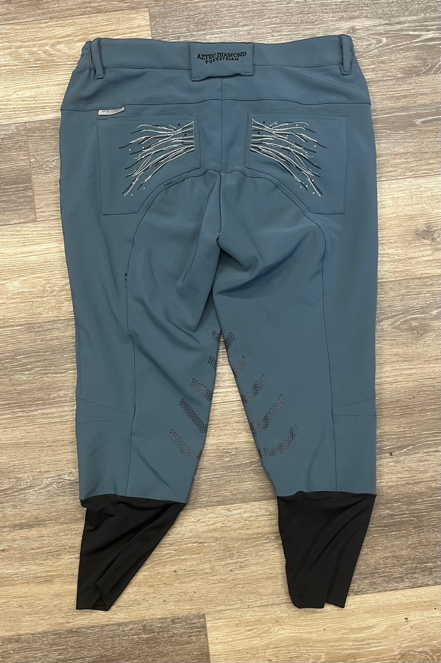 Consignment Aztec Diamond Equestrian  Breech US 10