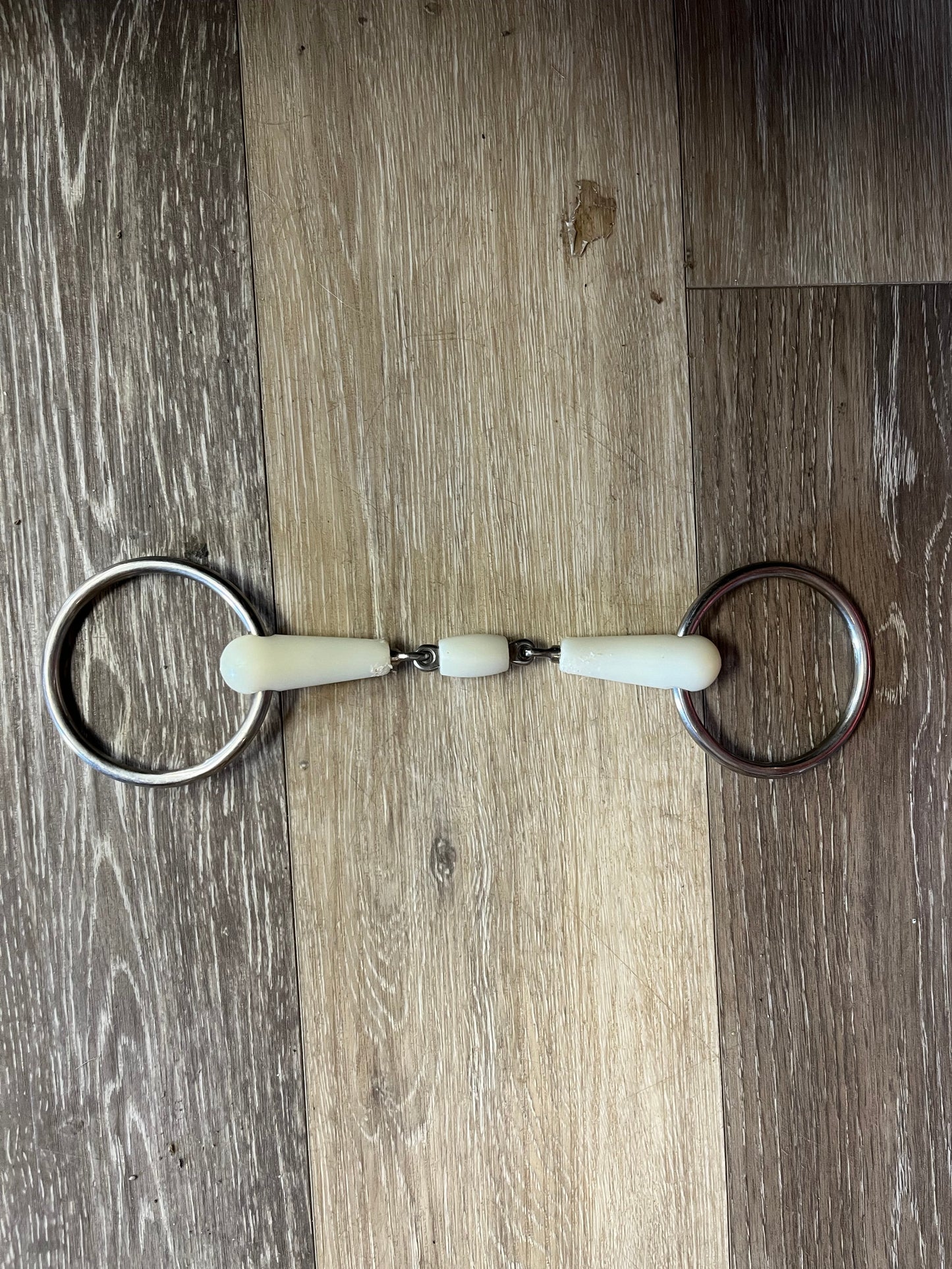 Consignment Happy Mouth Loose Ring w/lozenge 5.25"