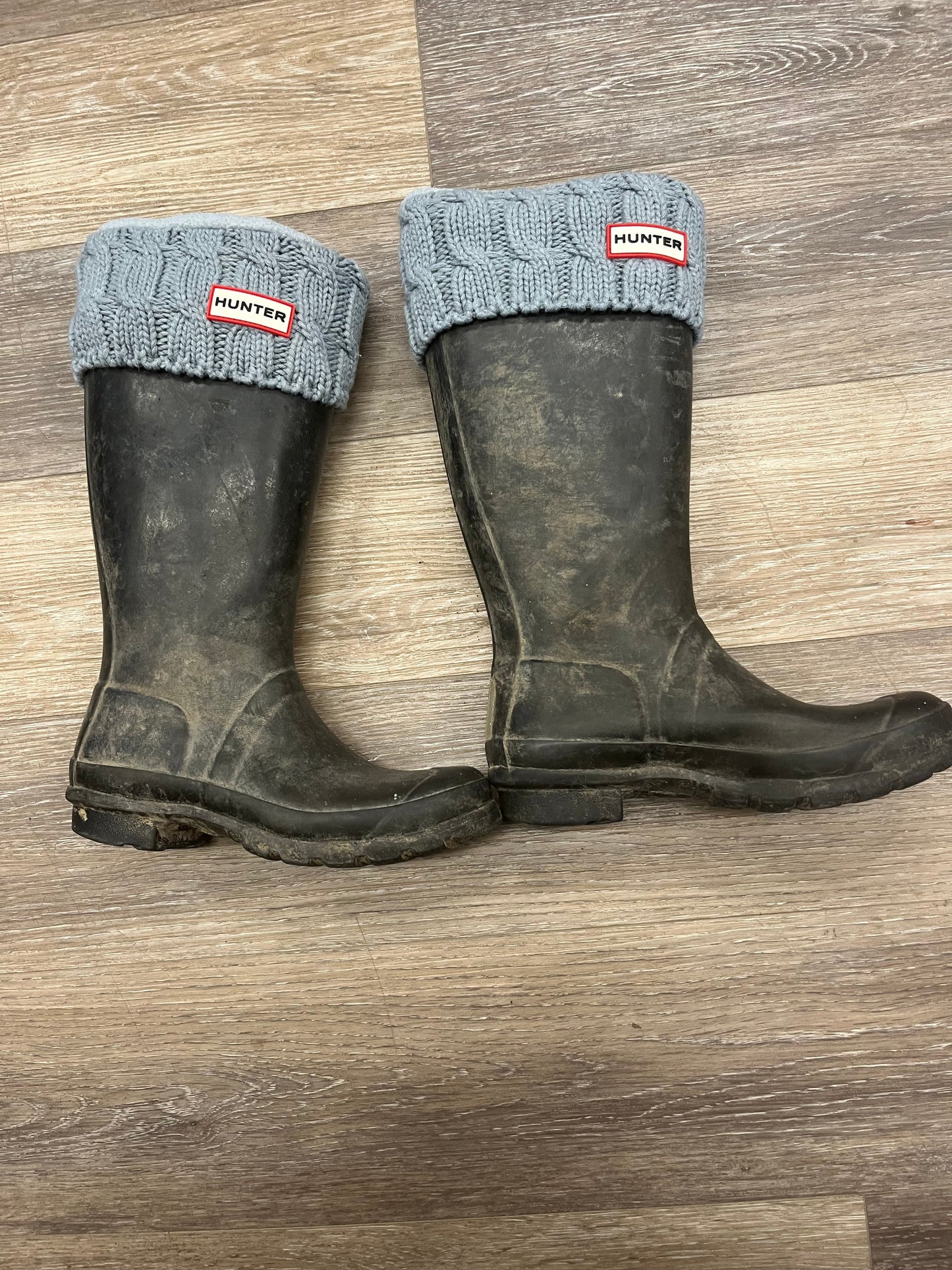 Consignment Hunter Boots w/socks sz 5