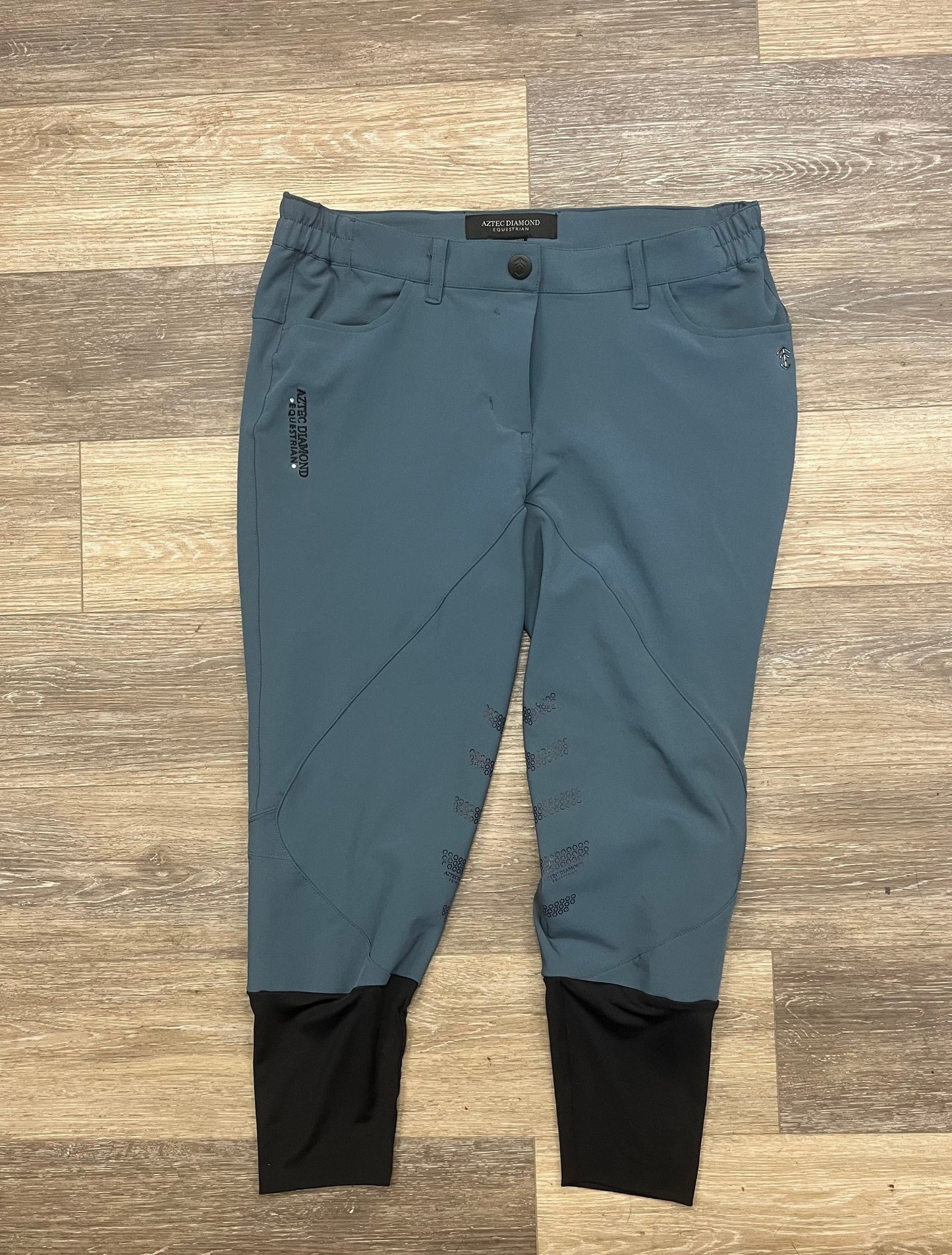 Consignment Aztec Diamond Equestrian  Breech US 10